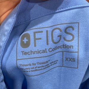 FIGS Rafaela oversized scrub top XXS. Excellent condition, ceil blue